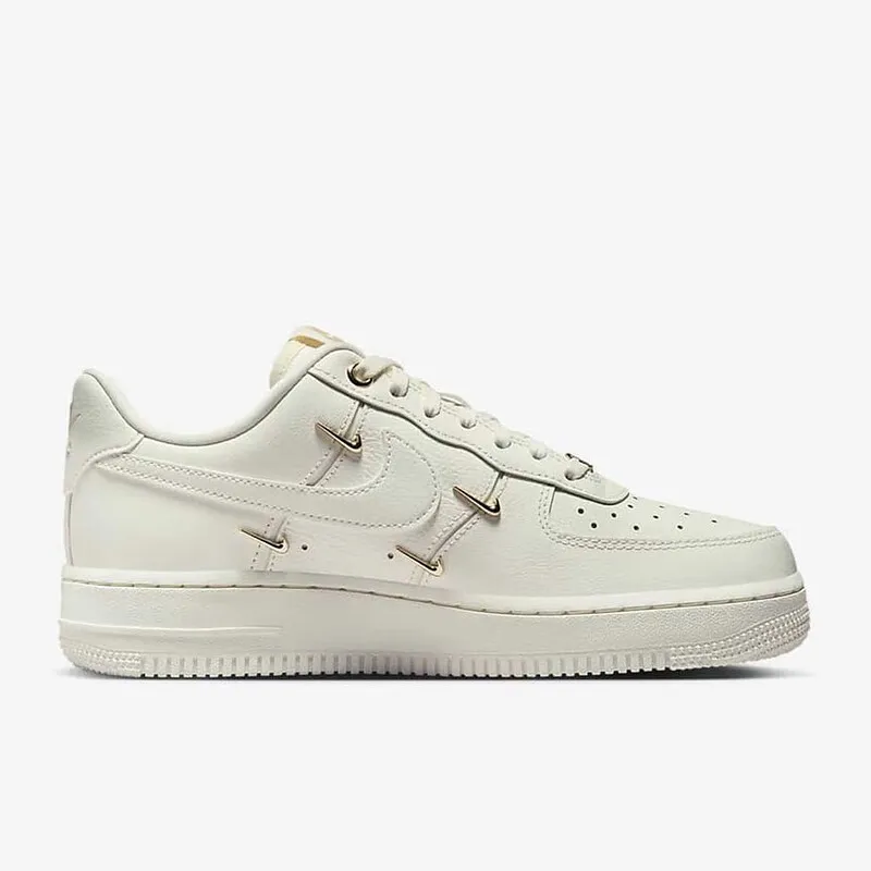 Tênis Nike Air Force 1 Winter Edition com sola de borracha FV3654-111