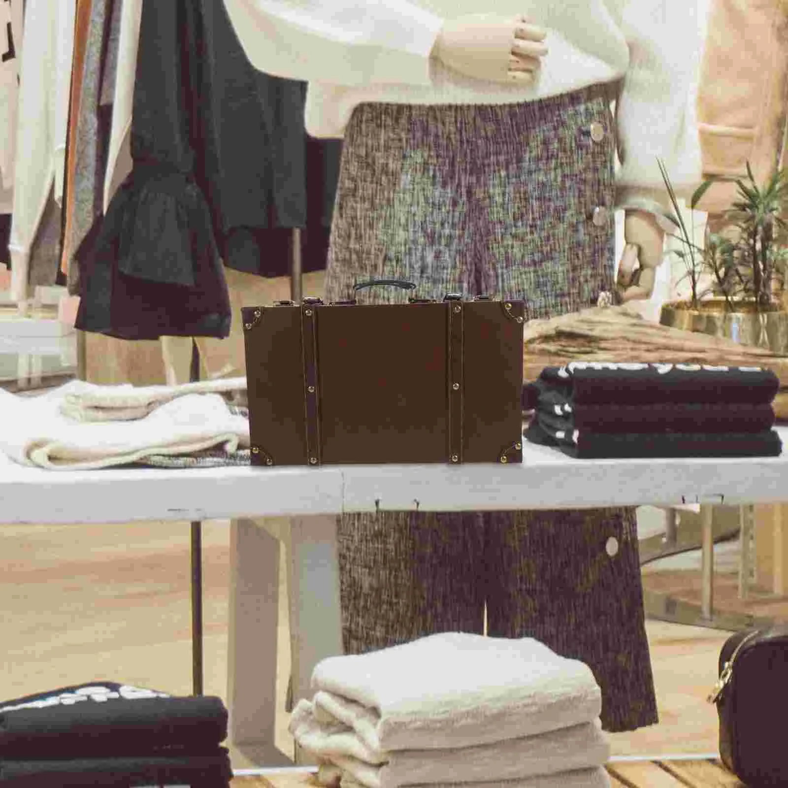 Light Brown Vintage Suitcase Retro Travel Trunk British Style Display Case Clothing Store Decorative Storage Box