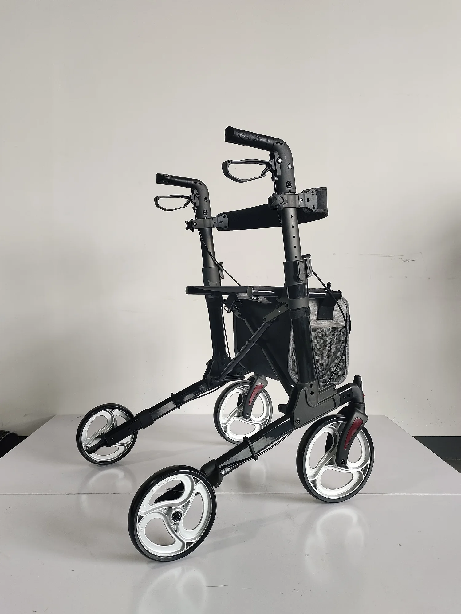 Aluminum Frame Assisted Walking Rollator Adult Disability 4 Wheels Walker With Seat And Storage Bag Rollator Walker