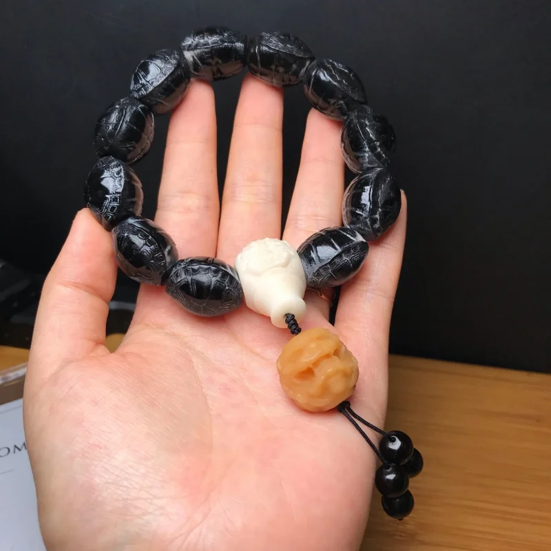 

Natural Ox Horn Fu Jia Bracelet, paired with Ivory Fruit Beast King Three-ventilated Bodhi Pixiu Pendant