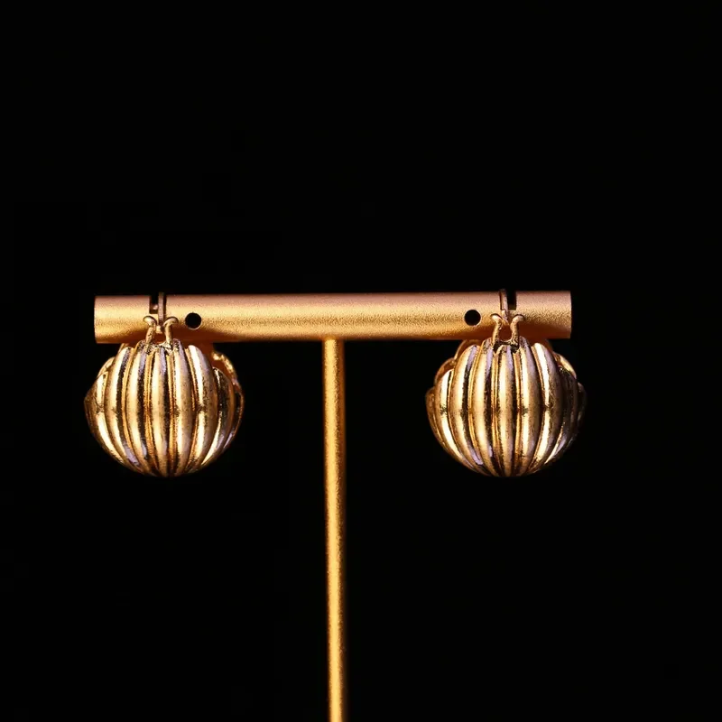 Medieval vintage shell pattern golden autumn stud earrings temperament advanced sense earrings niche design medieval gold