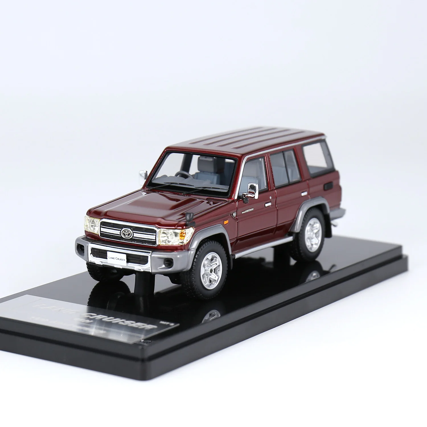 

WIT S LAND CRUISER VAN 30th Anniversary 1:43 Diecast model car
