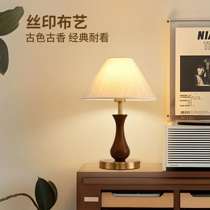 Solid wood medieval desk lamp new Chinese three-color high-end atmosphere bedroom bedside lamp