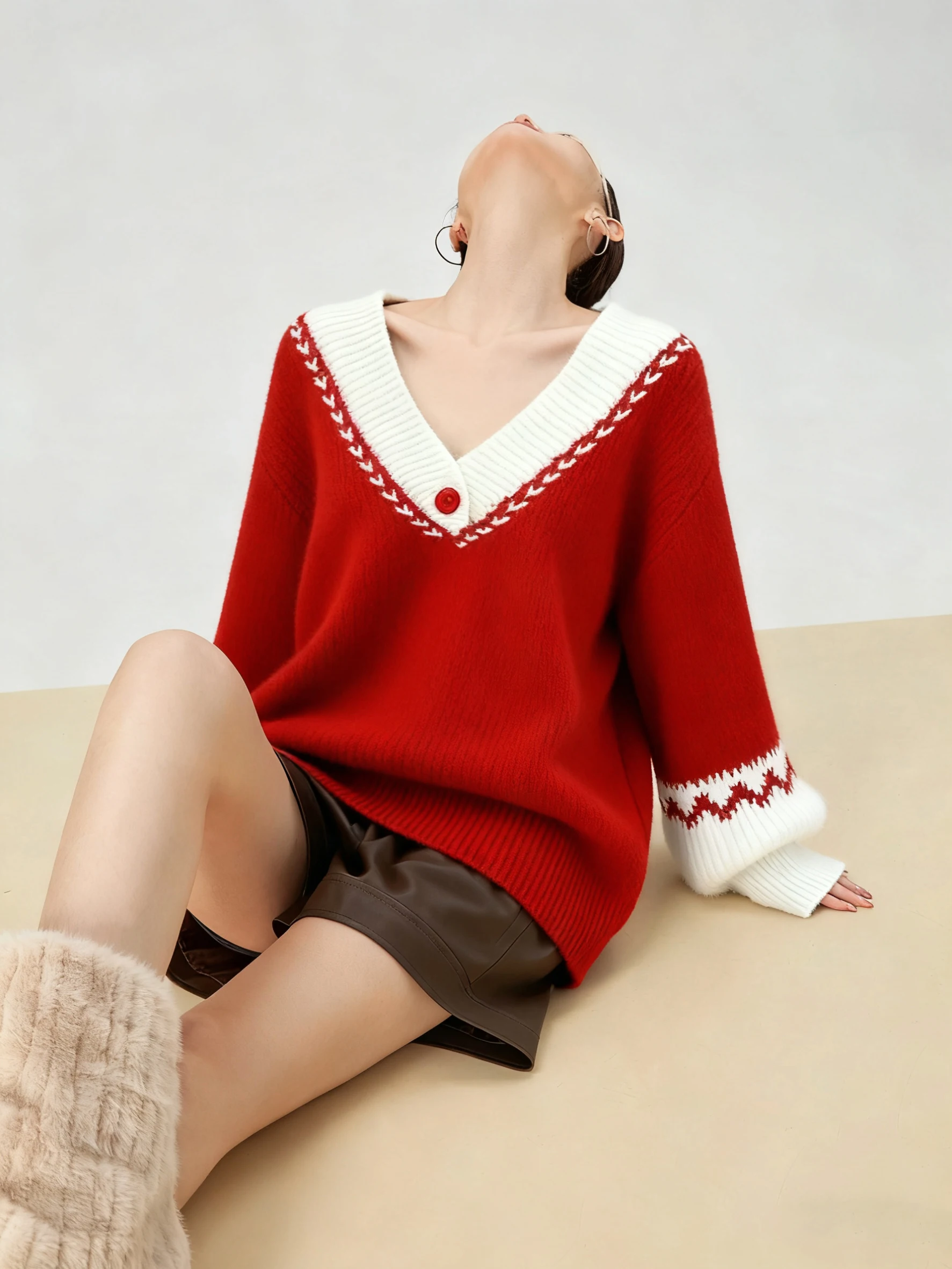 

Красно-белый вязаный свитер с V-образным вырезом и рукавами-фонариками, зимняя женская верхняя одежда, праздничный топ на Новый год