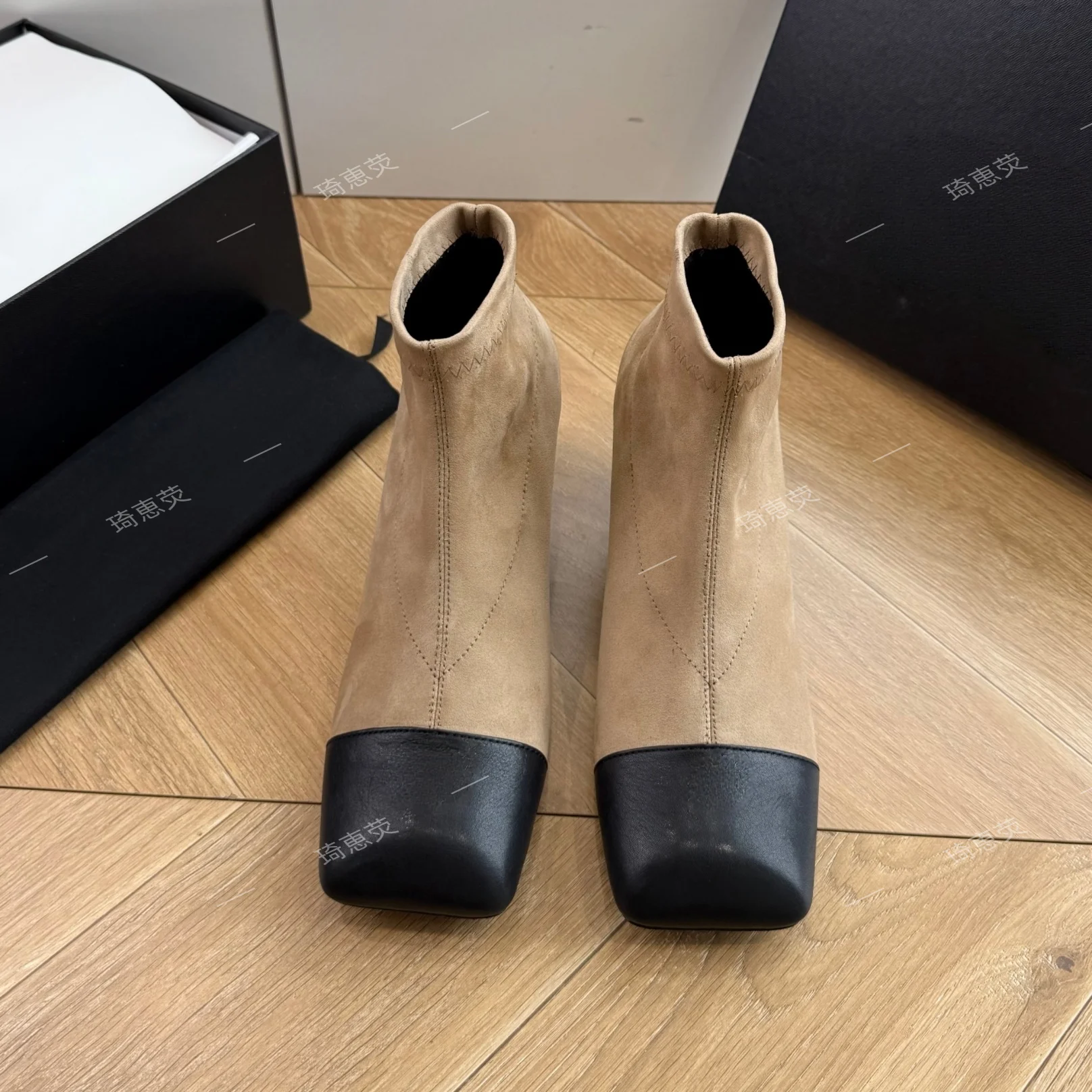Early Winter New Arrival Retro Niche-Chic Fashion Boots 2026 Winter Dlim-Fit Boots Versatile Mini Ankle Boots Sapato Feminino