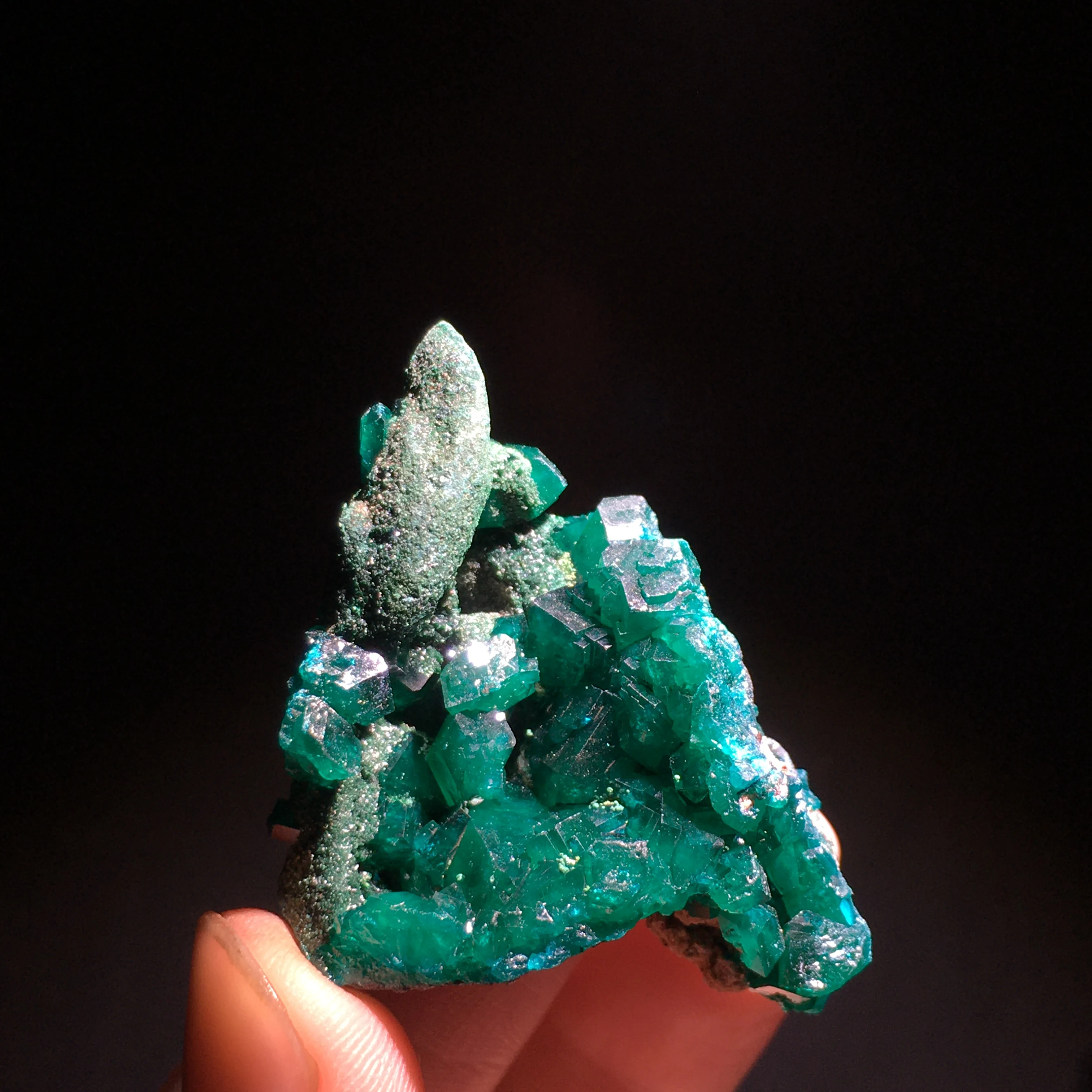 Natural shiny Congo green Dioptase Mineral specimen stones and crystals quartz Healing Stone Teaching Collection Home Decor