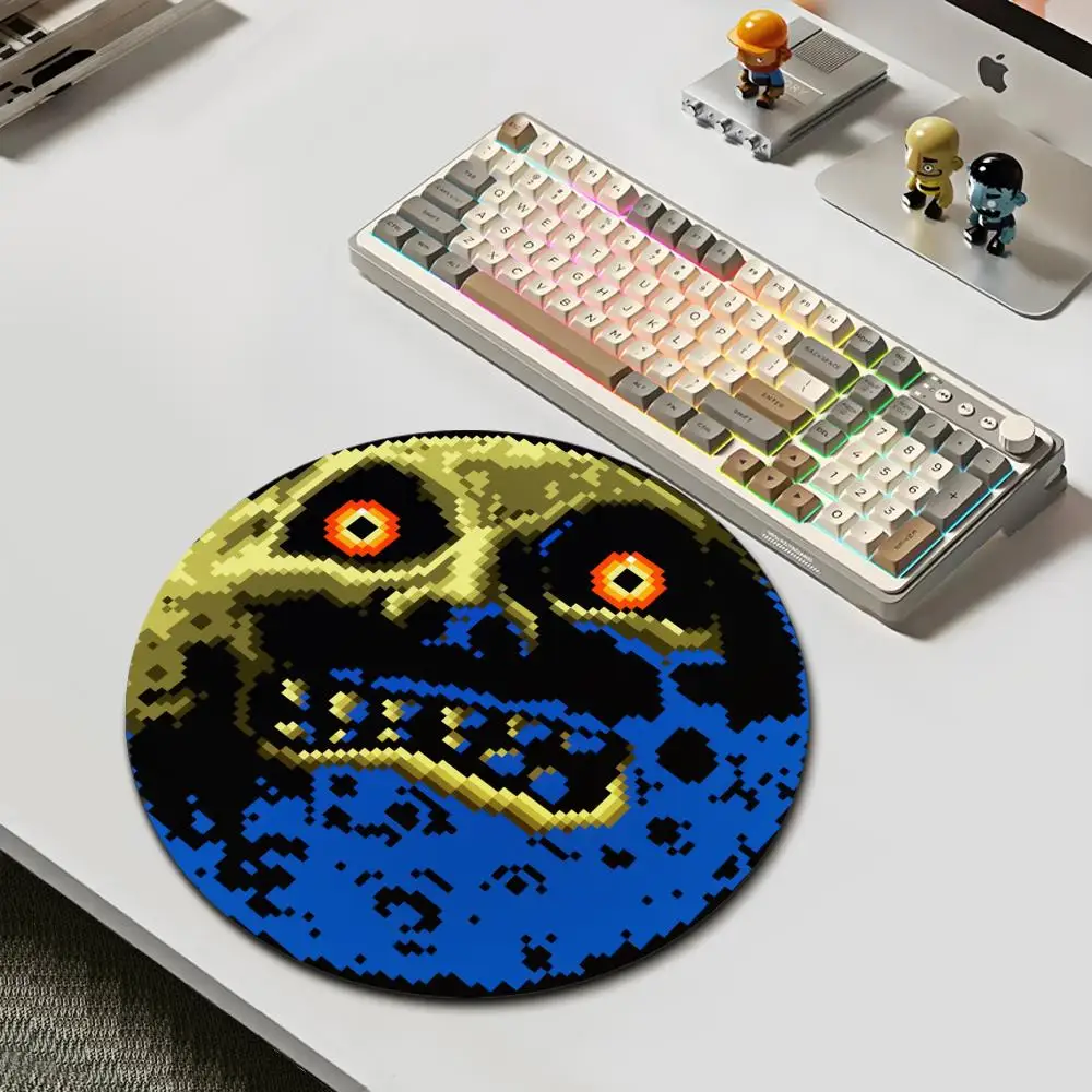HYBXAXC Gaming Round  Mouse Pad Retro Pixel Art Moon Skull Design Rubber Base Large Desk for Office Home Washable & Durable