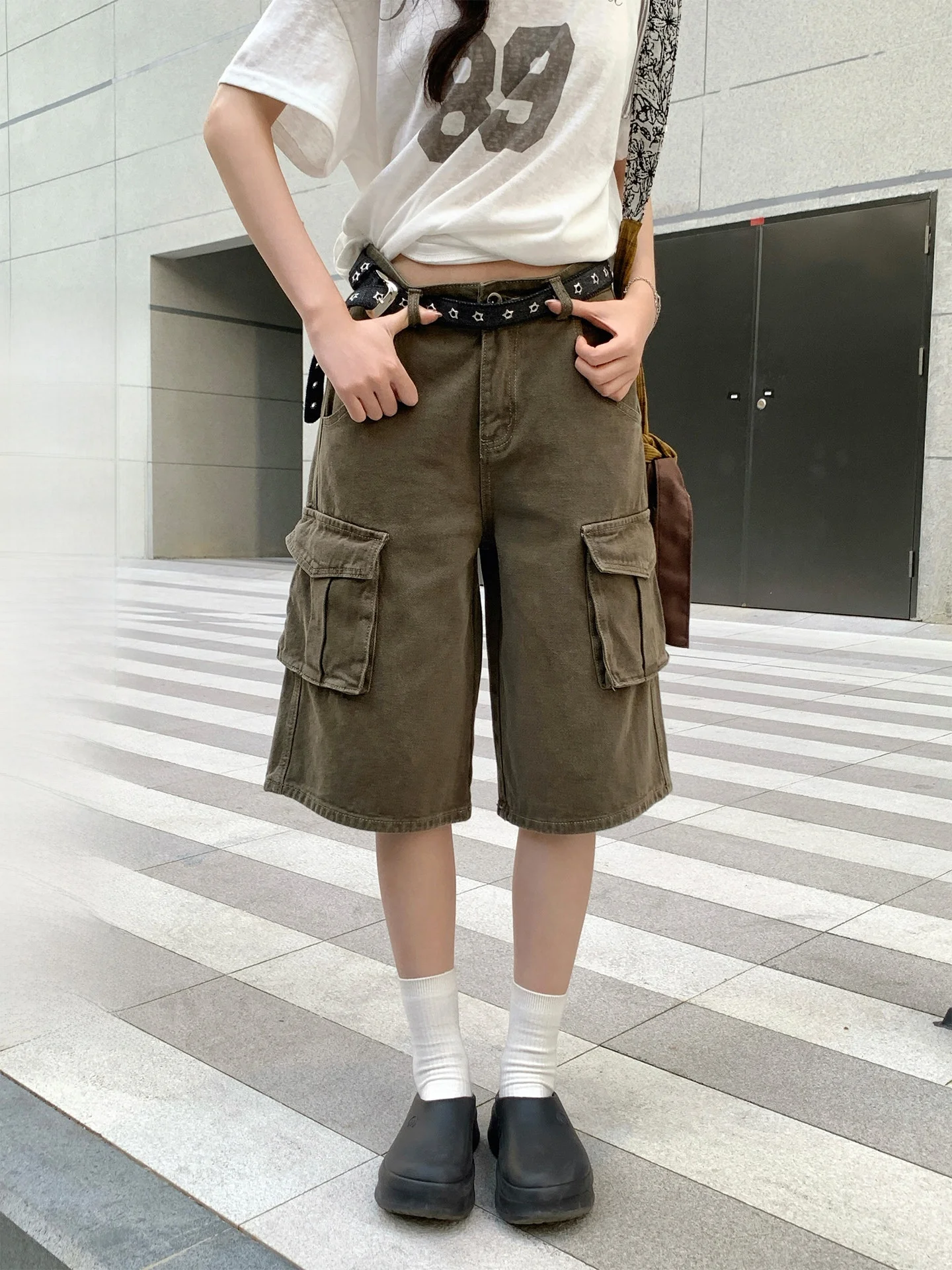 

Hollyii Korean Style Vintage Multi-Pocket Loose Slimming Five-Point Workwear Denim Mid-Length Pants Women's Spring New Arrival