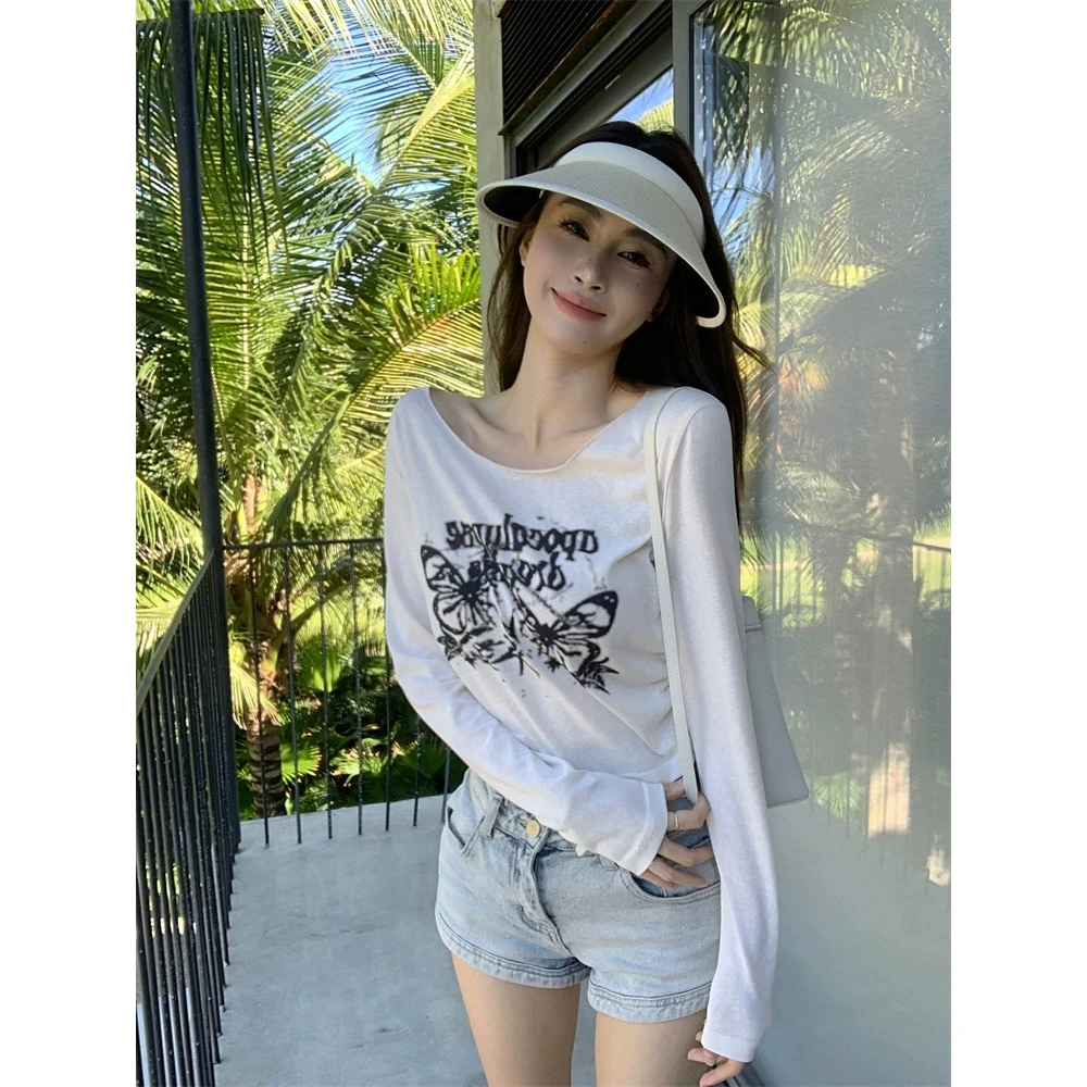 グレー蝶プリントカジュアルルーズ長袖 Tシャツ薄い春秋ファッション韓国スタイルの女性のトップトレンディなストリートウェア