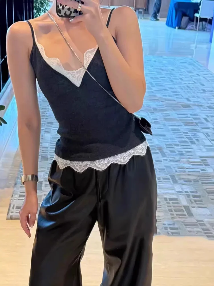 เสื้อกล้ามผ้าฝ้ายผู้หญิง ดีไซน์ลูกไม้ปะติด คอวี ทรงเข้ารูป รุ่นใหม่ล่าสุด ฤดูใบไม้ร่วง 2025 สไตล์สาวฮอต