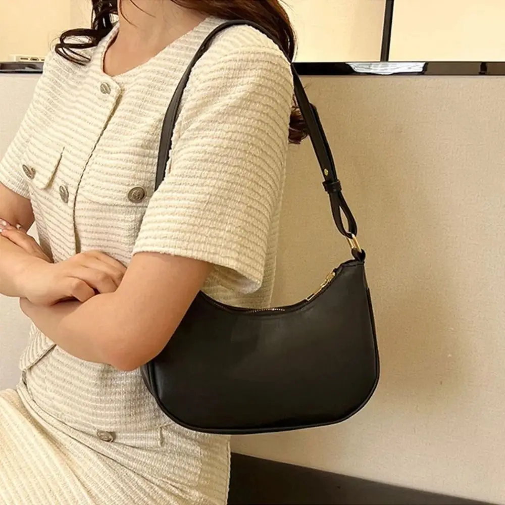 حقيبة يد نسائية عصرية محمولة بسيطة من جلد البولي يوريثان حقيبة نصف قمر تحت الإبط حقيبة أنيقة صلبة للنساء