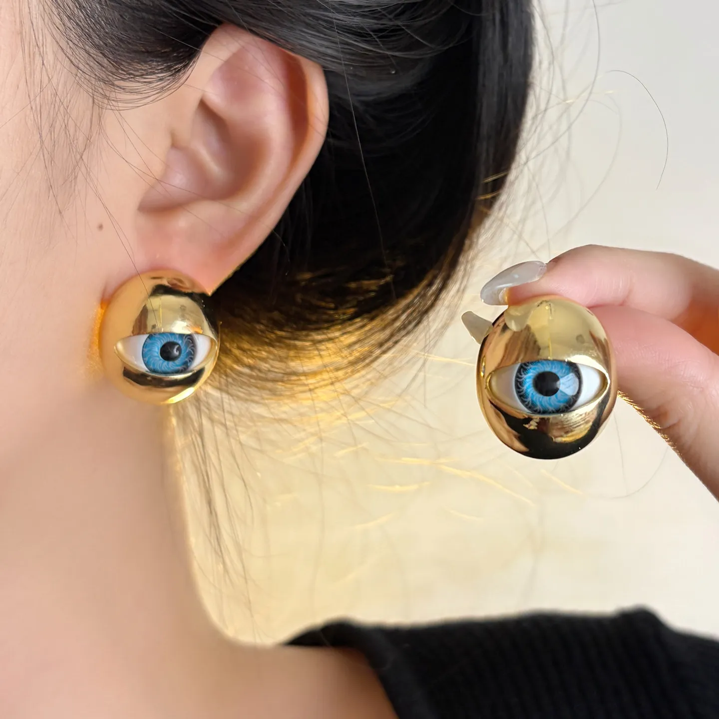 

Oval Smooth Metal Eye Element Earrings Vintage Gold Exaggerated Studs Unique Ladies Ear Jewelry