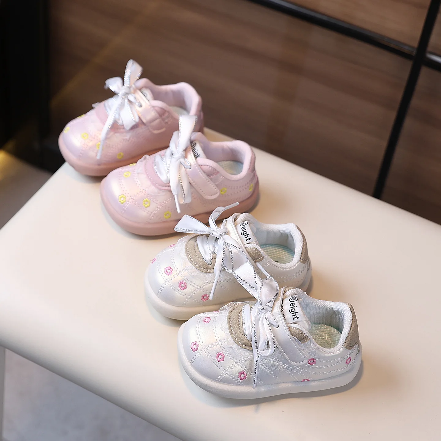 Girls' Cute Sneakers 2026 Spring Autumn New Children's Soft Sole Breathable Casual Shoes Lightweight Comfortable Non Slip Flats