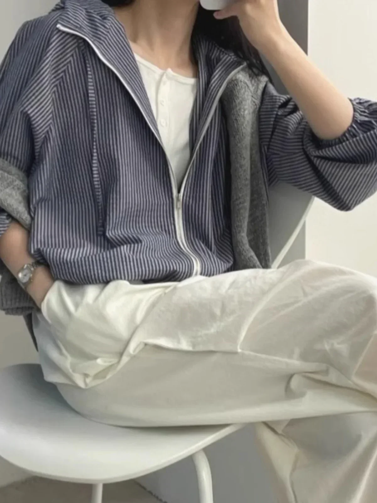 

Женская одежда, модный полосатый женский кардиган с капюшоном, свободный крой, кардиган на молнии с длинными рукавами, корейская версия, осенняя одежда