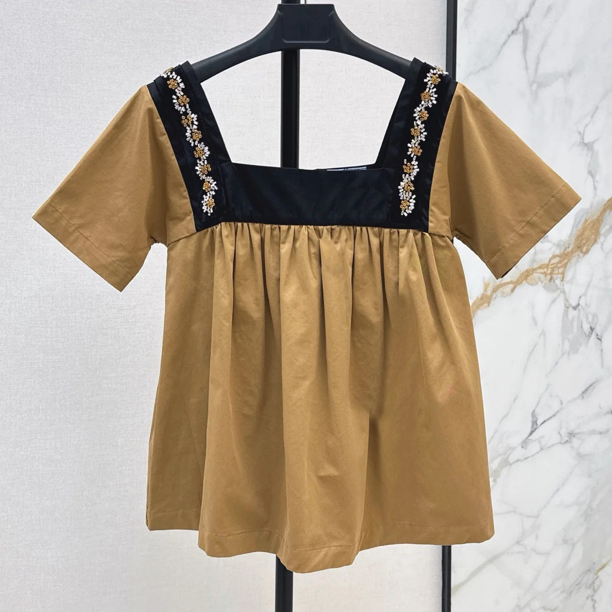 High Quality Women Square Neck Short Sleeve Blouse Hand Beaded Floral Decoration Loose Pleated Hem Casual Tops lyt2672826