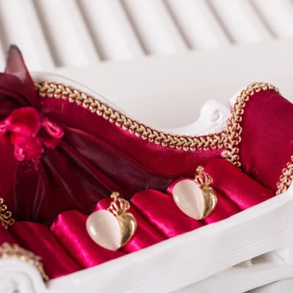 أريكة قلادة عارضة أزياء عرض موقف أحذية عالية الكعب الفاخرة عالية الكعب مجوهرات رف شاشة مقوس دانتيل