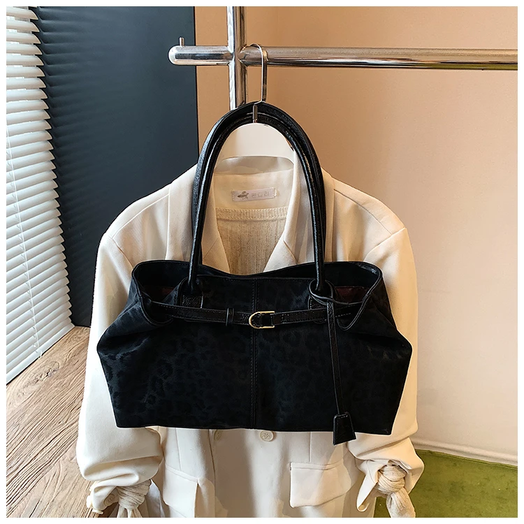 Leopard Print Sewing Thread Hasp Youth Sweet Shoulder Bags for Women 2026 Hot Sale Large Capacity Sense of Luxury Tote Bags