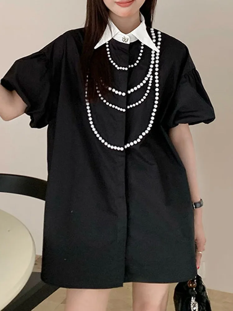 YERMORA بلوزة غير رسمية من اللؤلؤ المزيف باللون الأسود للنساء مع طية صدر السترة وأكمام قصيرة قميص فضفاض جديد موضة المد لربيع وصيف 2025