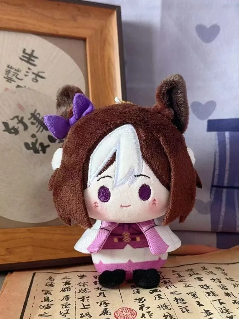 Uma Musume joli Derby Tokai Teio semaine spéciale assis Pose poupées Silence Suzuka douche de riz porte-clés en peluche poupée en peluche pendentif