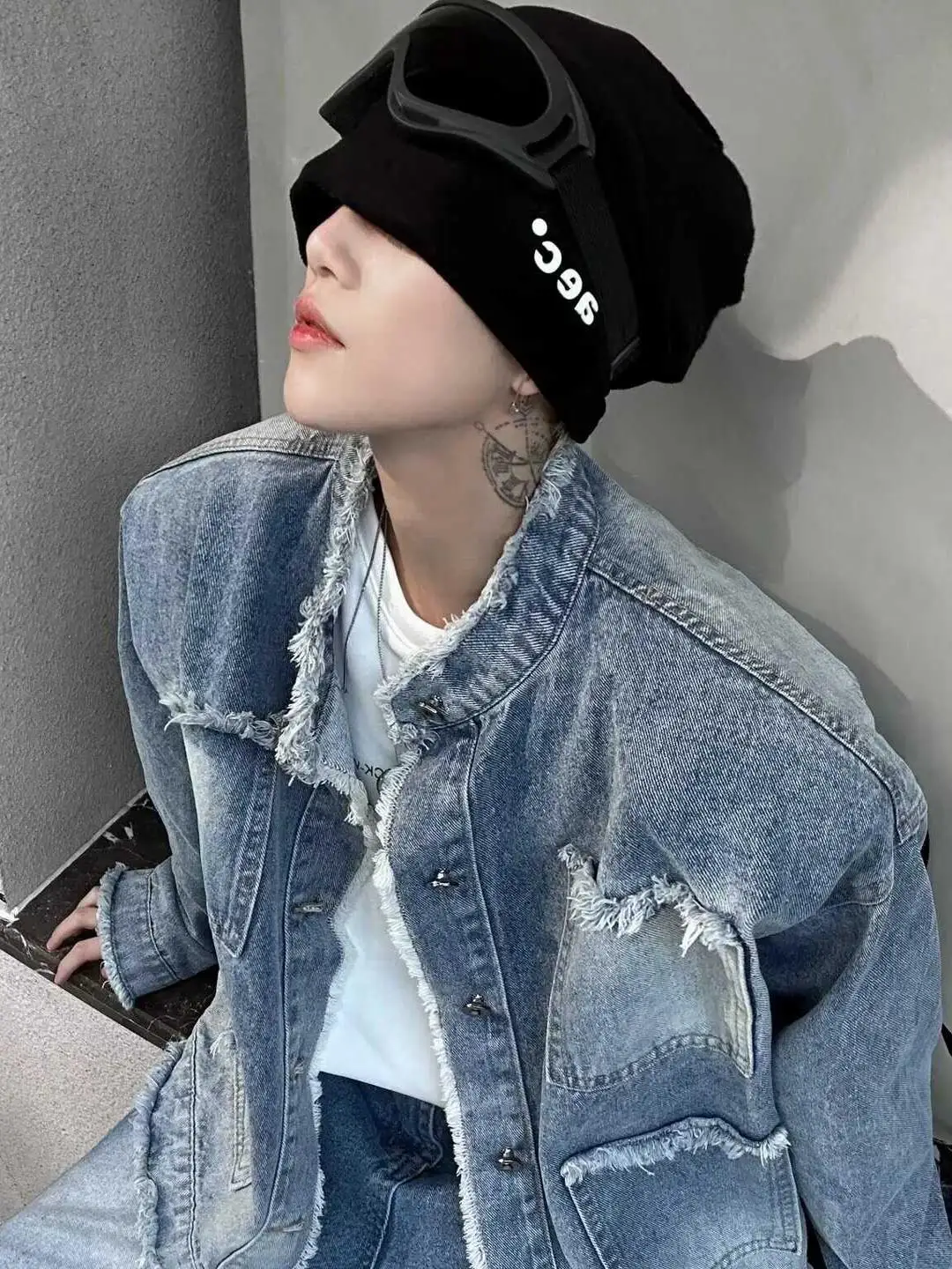 

Мужская джинсовая куртка свободного кроя в стиле ретро с рваным подолом, весна-осень, корейский стиль, модный бренд, повседневный топ