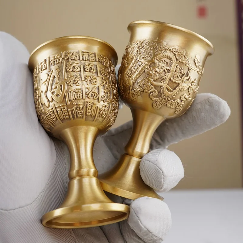 Taça vintage estilo europeu, vidro para beber em relevo de latão, mini copo portátil para licor, decoração de casa de armário de vinho, 1 peça
