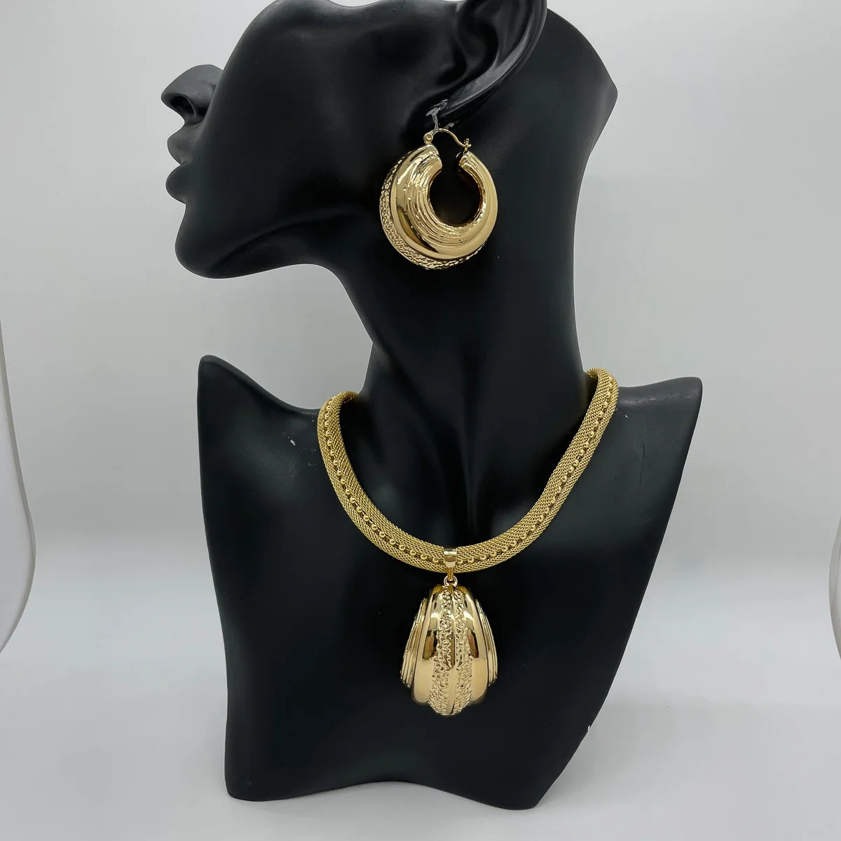 Sunny Jewelry Sets Fashion African Exaggerated Earrings Pendant Necklace For Women Girl Large Light Style Wedding Party Gifts