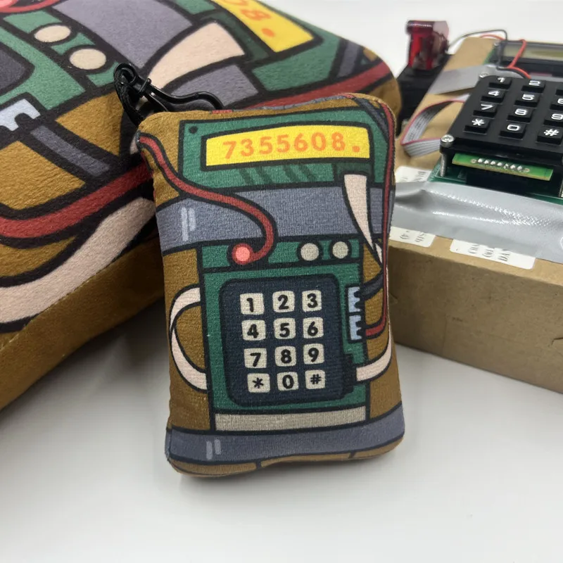 

Физическая модель игры Csgo C4, скрипучий брелок-бомба, подушка, кукла, подушка со звуковыми кнопками, реквизит для косплея, подвески Doujin, подарки