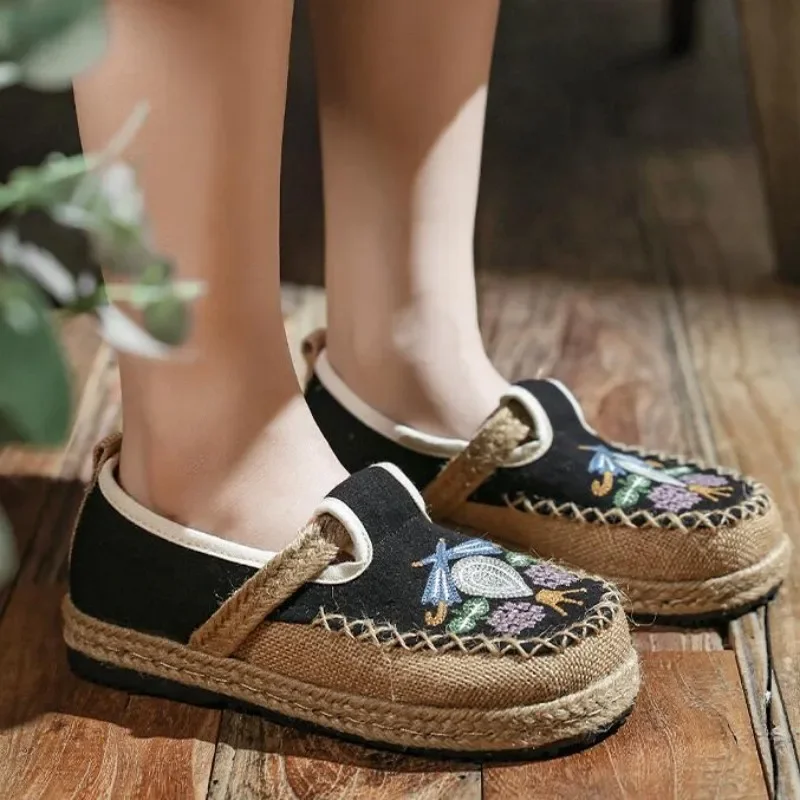 Wide Toe Ethnic Embroidered Casual Shoe for Women Chinese Style Linen Spring Sneaker Ladies Vintage Dress Flats