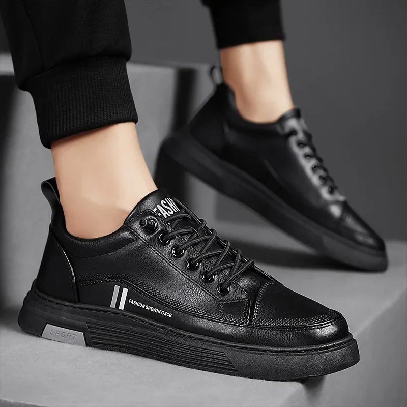 Homens sapatos brancos de couro tênis casuais 2025 tendência sapatos plataforma confortáveis sapatos vulcanizados para homem branco tenis masculinos 44