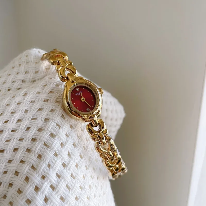 2026 Luxury Brand Gold Watch Retro Small Dial Gold Bracelet Watch Women's Fashion Versatile Temperament Women's Watch