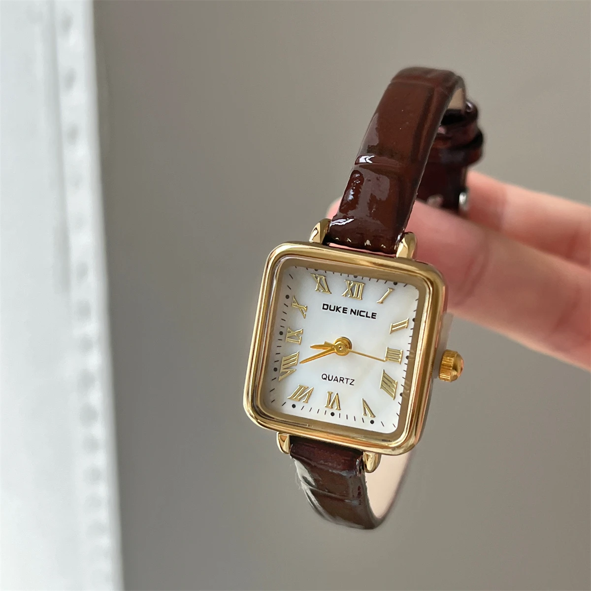

Light luxury simple high-value ins style retro Roman square watch female student pointer versatile women's watch