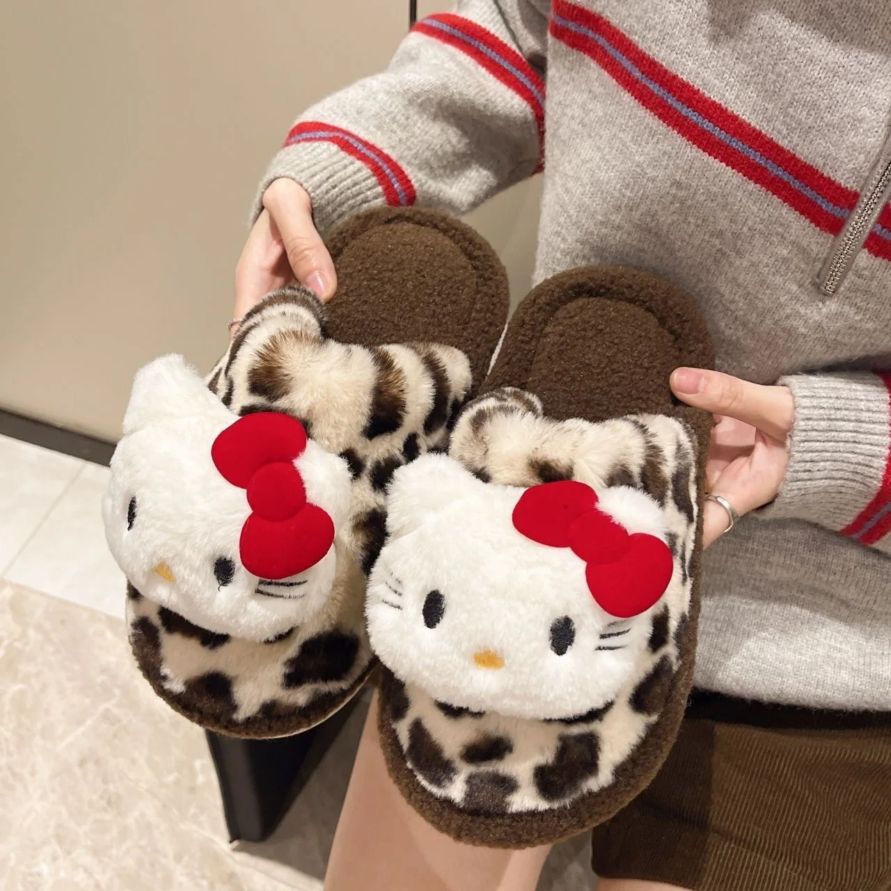 

2026 Hello Kitty Cartoon Leopard Print Fur Slippers Kawaii Indoor Comfortable Non-Slip Slippers Cute Couple Cotton Shoes Gift