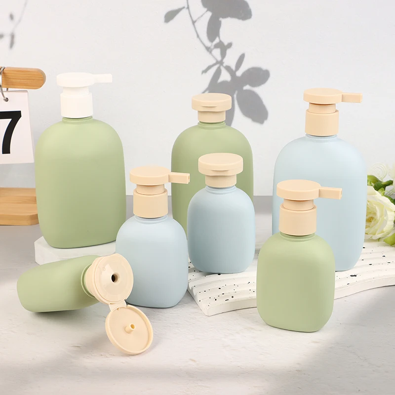 ขวดพลาสติกแบบฝาพลิกแบบเติมได้และกระปุกครีมเครื่องสำอาง - สิ่งจำเป็นสำหรับการเดินทางสำหรับโลชั่นแชมพูเจลทำความสะอาดมือ