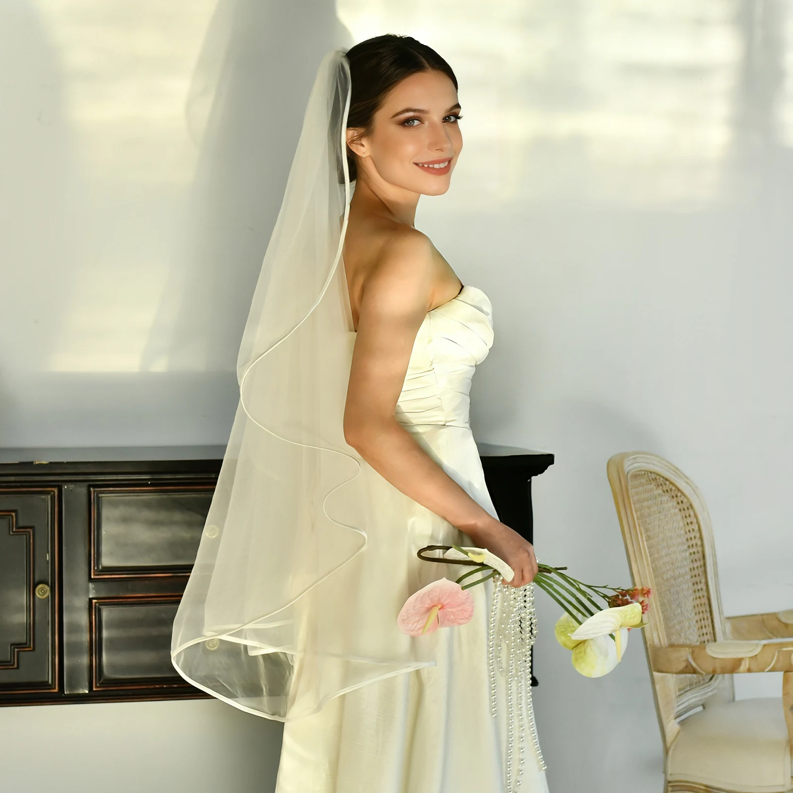 TOPQUEEN حجاب الزفاف الشريط موجة حافة طرحة زفاف الزفاف قصيرة طبقة واحدة أنيقة Rochii مع مشط للتخصيص V302