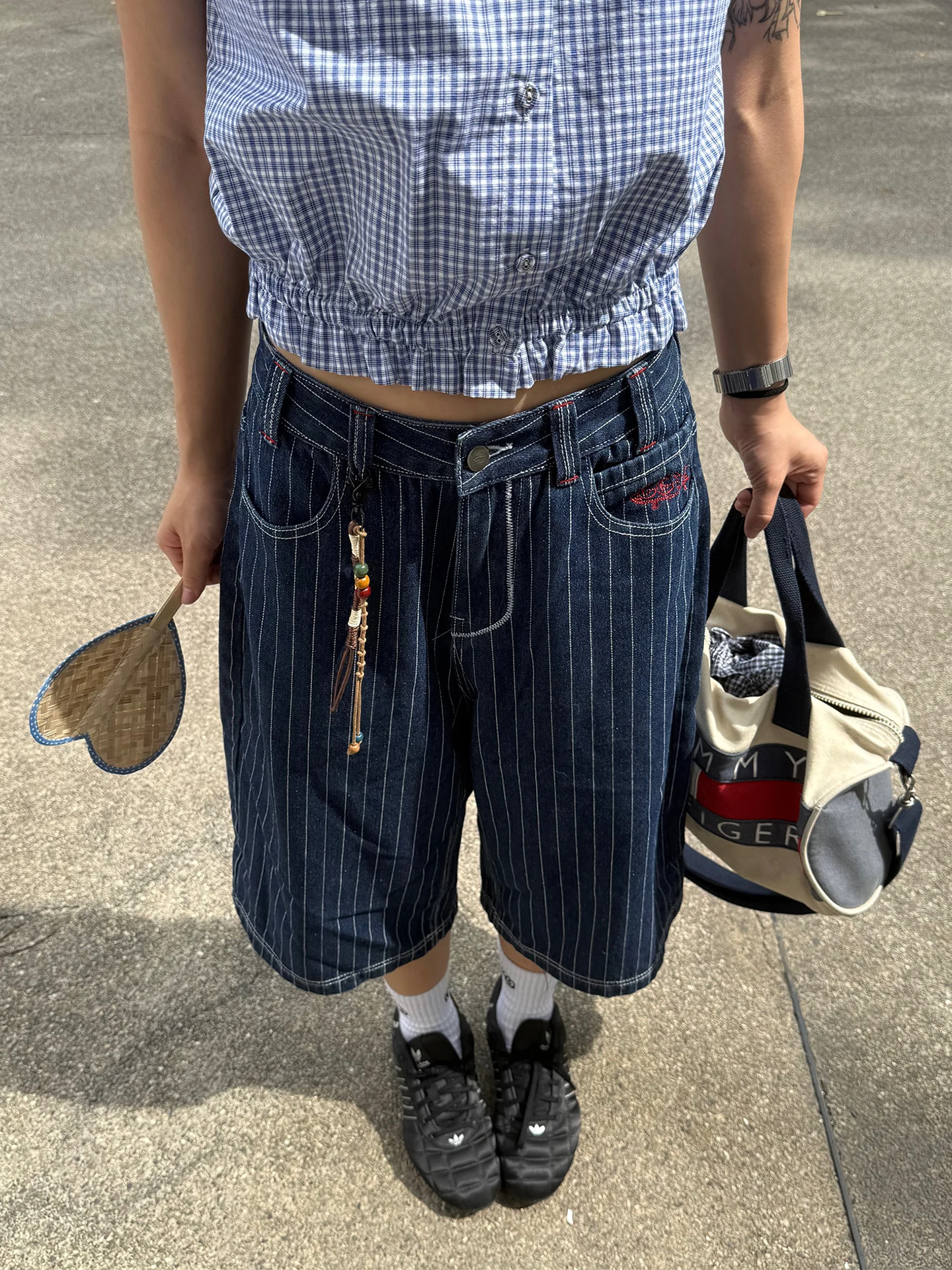 الأمريكية الرجعية مخطط سبعة أقدام السراويل النساء الصيف جديد فضفاض واسعة الساق اللون بلو التطريز الجينز عادية منتصف طول orts