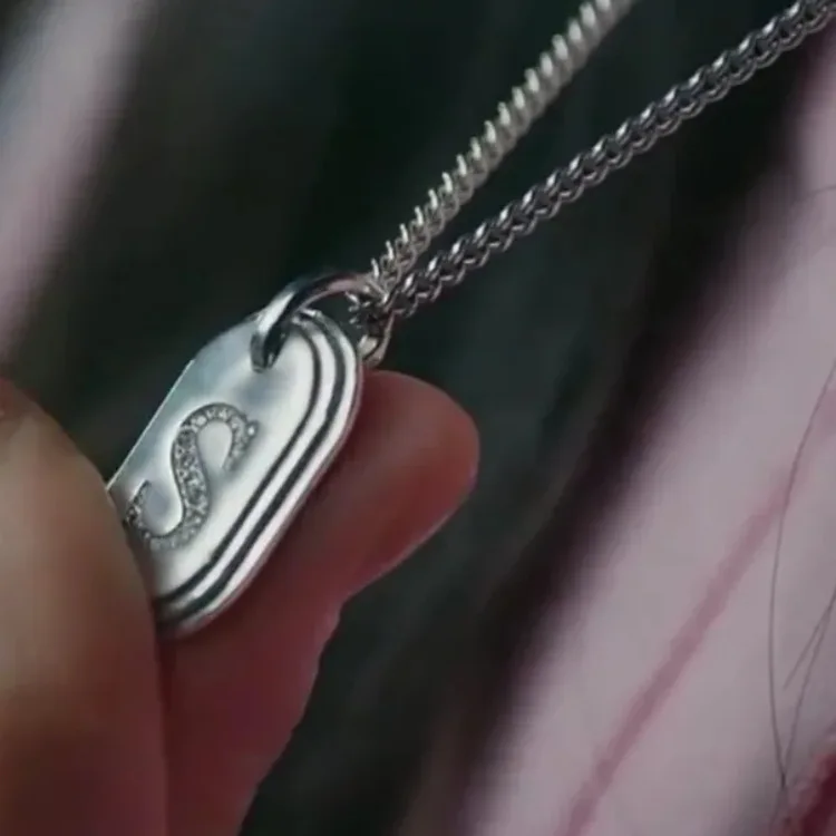 Korean Dramas Are Carrying Shanzai on Their Backs Bianwoo Sikkim Hye-yun's Same Letter S Pendant Necklace Simple Couple's