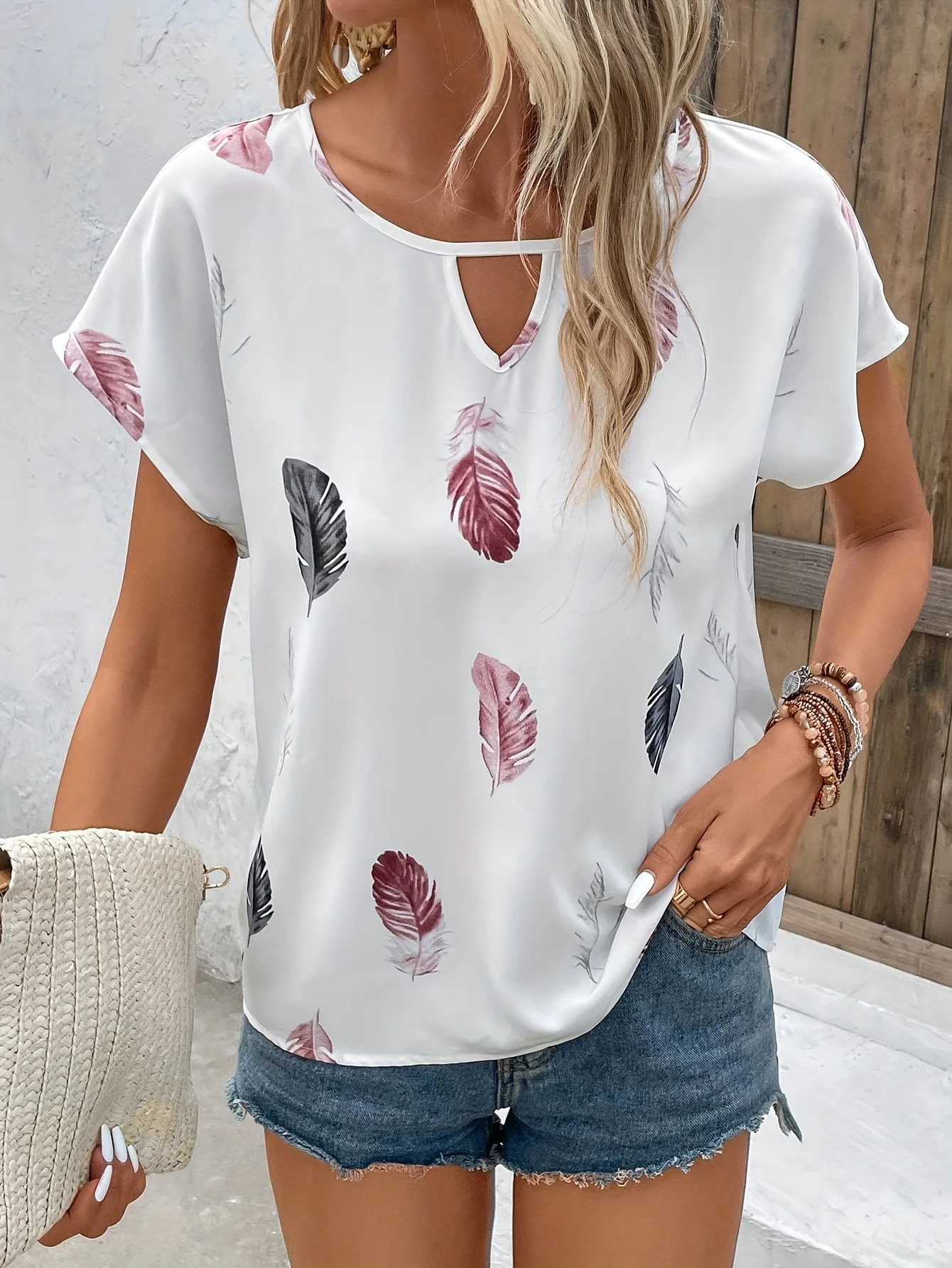 

Feather Print Keyhole Neckline Batwing Sleeve Shirt Summer White Shirt, Short-Sleeved Top