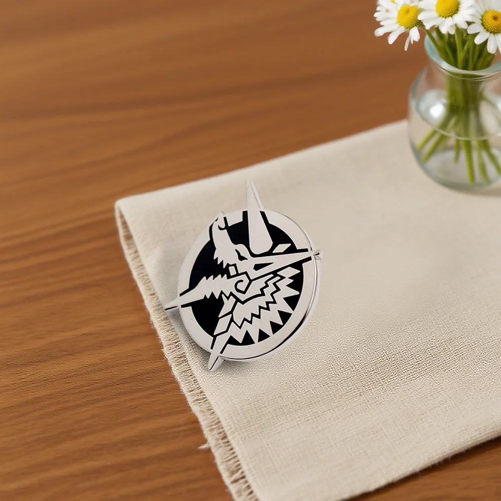Monster Hunter Palamute Brosche, Action-Rollenspiel-Peripherie, Metallnadel, modisches Jagd-Abzeichen, Rucksack-Dekoration – Detail 6