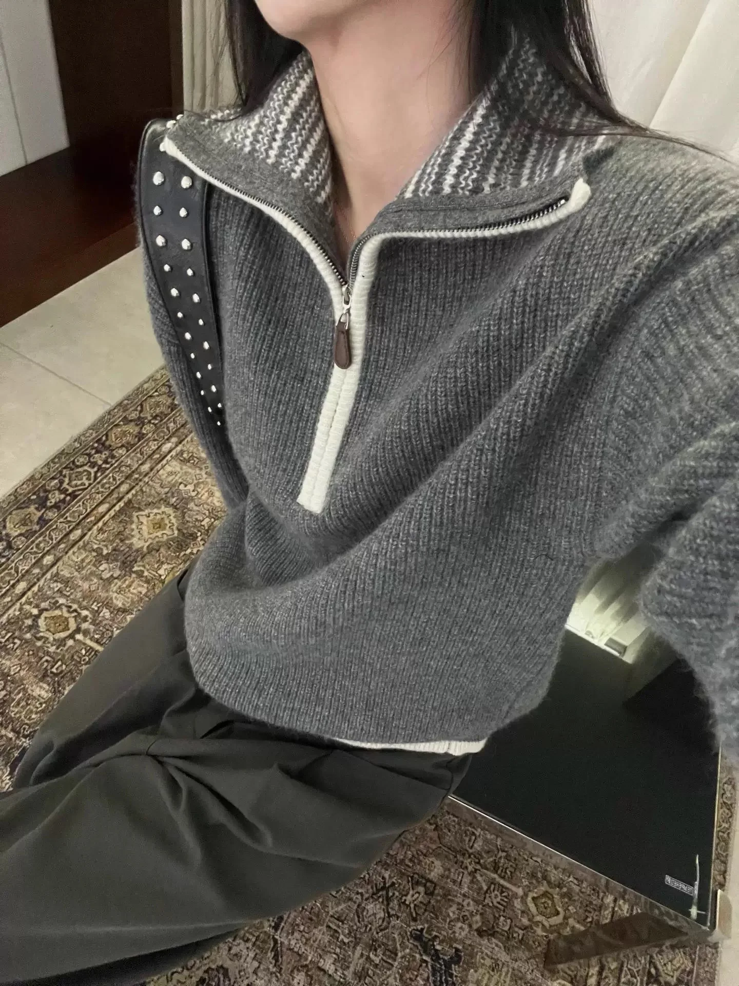 100 % hochwertige Wolle, europäischer Herbst und Winter, neues modisches Strickpullover-Oberteil mit halbem Reißverschluss und Revers für Damen