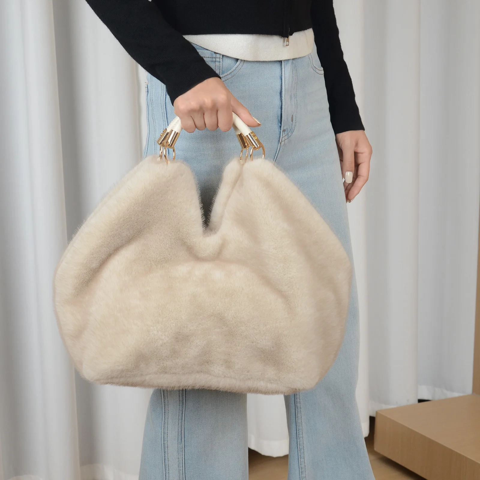 High Quality Faux Fur Women Tote Bag New Temperament Lazy Style Hand-held Crossbody Bag Versatile Plush Shoulder Bag