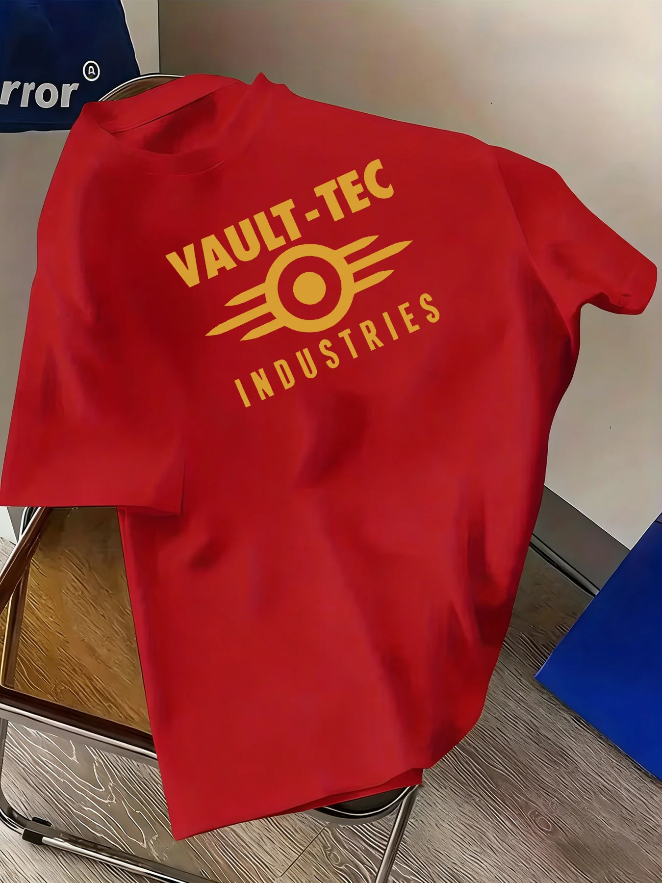 Herren-T-Shirt „Vault Tec Vintage Arcade“ – mit ikonischem Aufdruck, kurzärmelig, Rundhalsausschnitt, lässiger Stil, geeignet für den Sommer. – Detail 5