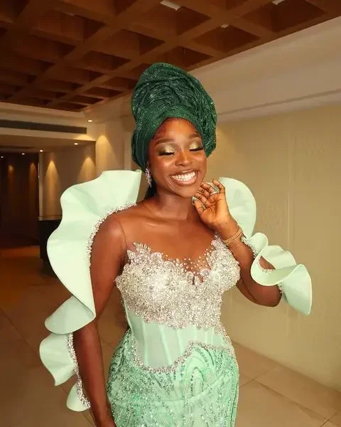 Luxueux Aso Ebi scintillant sirène dentelle cristal perlé robe de bal Sexy col Transparent formelle fête robe de soirée personnalisée