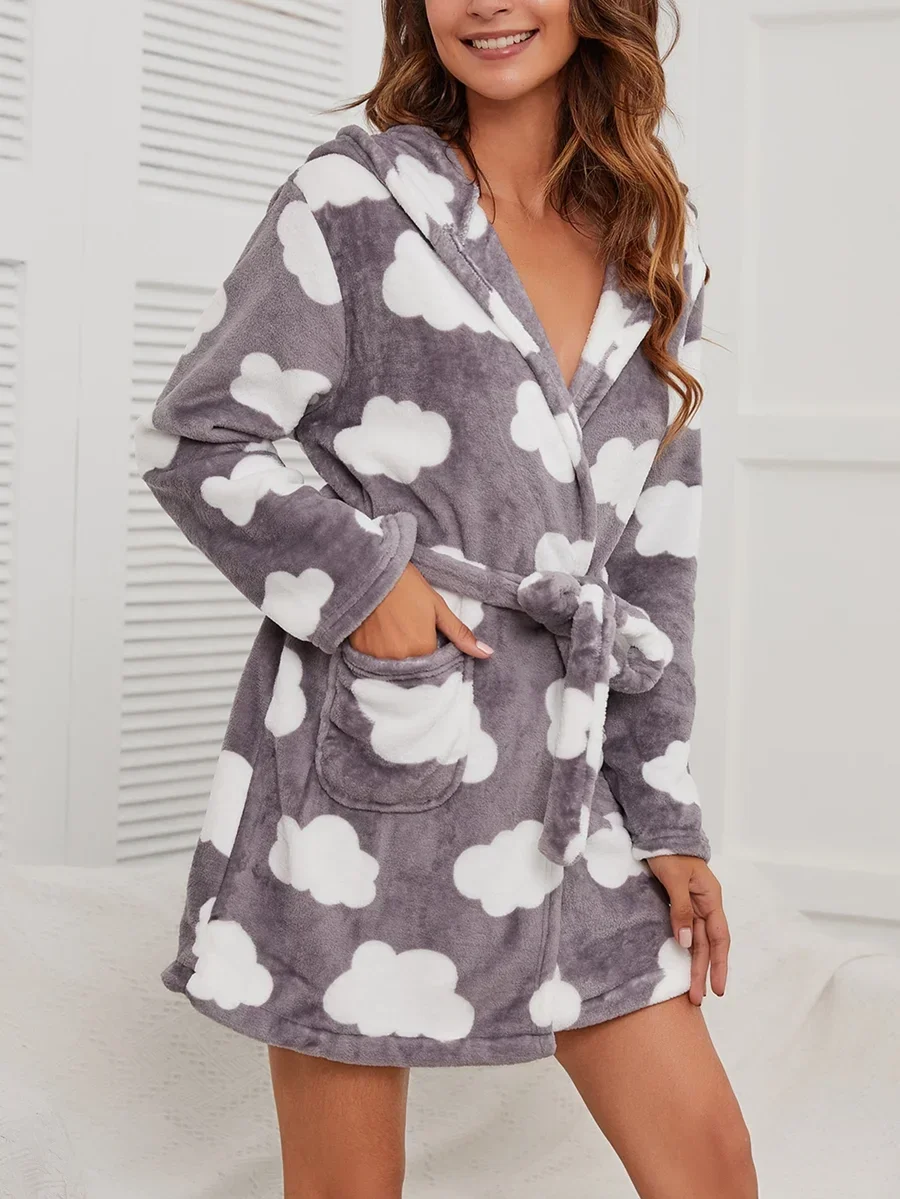 Winter Womens Robes Flannel Hoodies Bathrobes Long Sleeves Bath Robe Clouds Pattern Drop Shoulder Hooded Flannel Sleep Robe