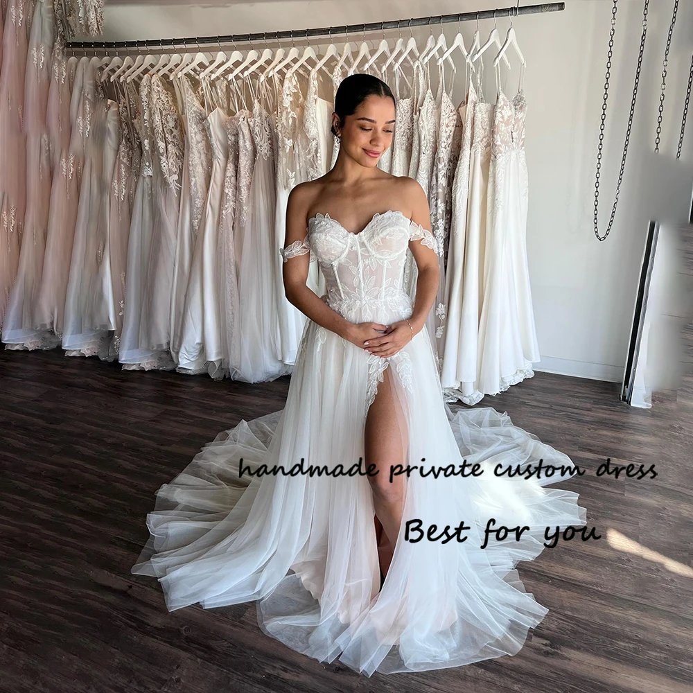 

White Tulle Wedding Dresses Off Shoulder Flower Appliques A Line Bridal Gown with Slit Train Long Wedding Dress Lace Up Back