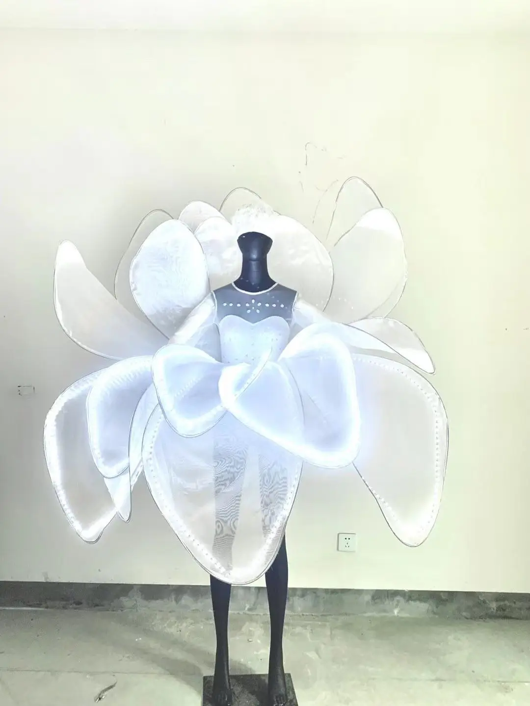 White Flower Costume with LED Light openning dance  Women Dancer Show Club Dress Celebrate  Party Show Wear