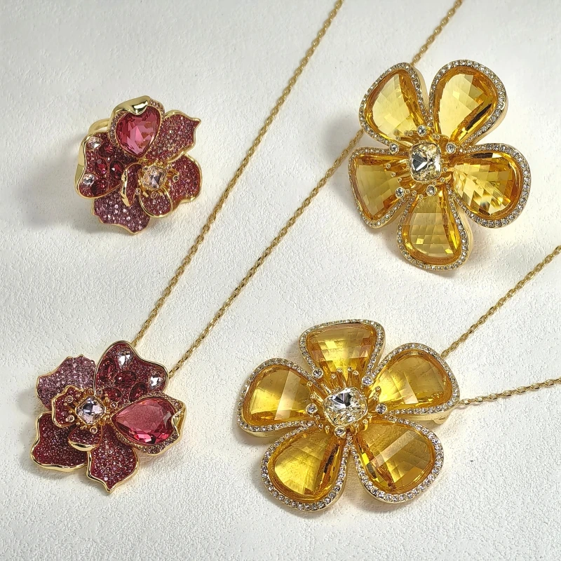 Hochwertige und stilvolle Damen-Party-Accessoires mit Blumenmuster