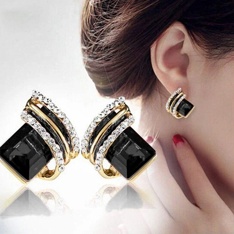 2024 Modern Black Stone Gold Color Stud Earrings for Women Chic Wedding Accessories New Fashion Female Jewelry Drop Shipping