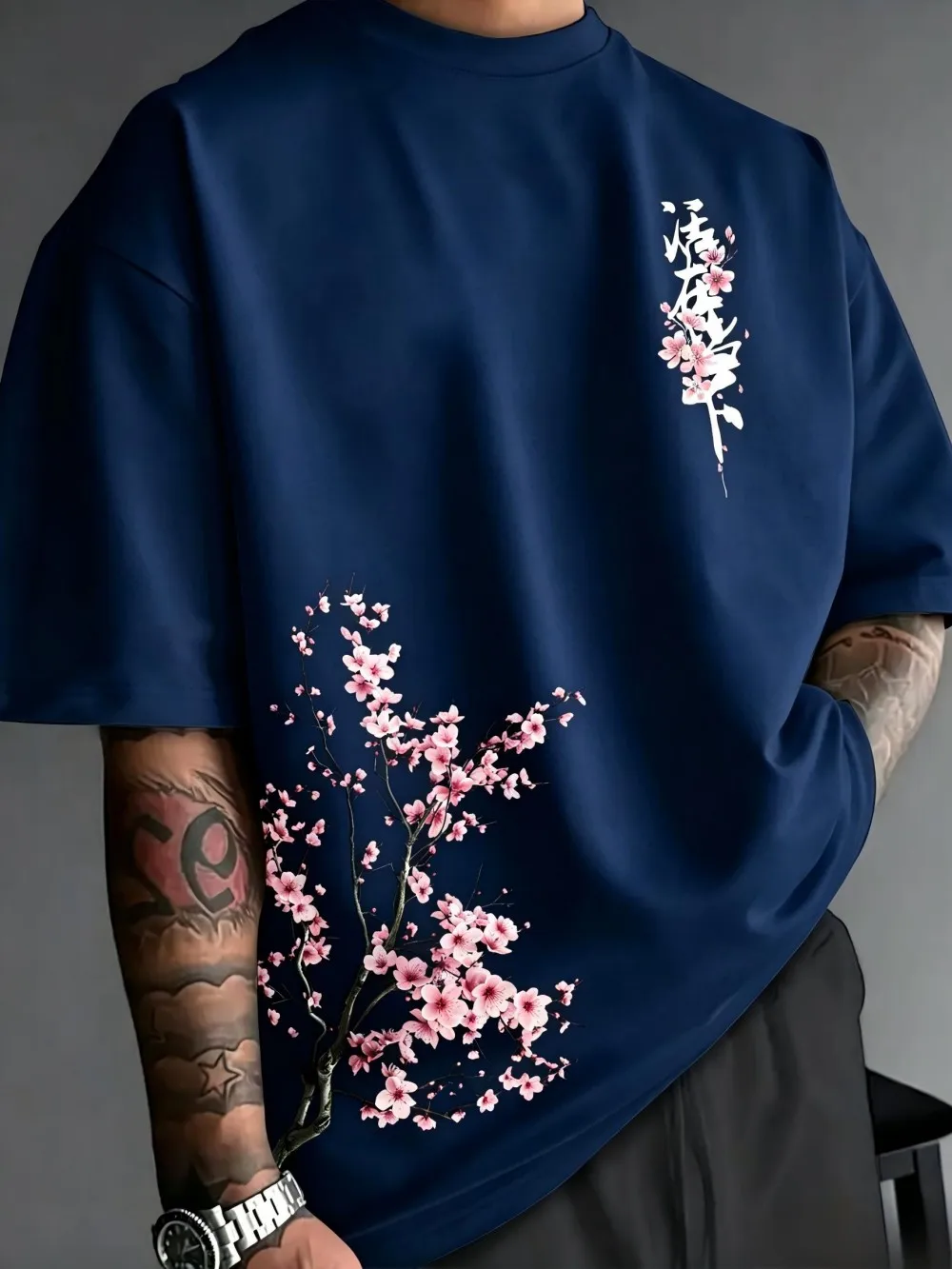 Neues amerikanisches Herren-Sommer-T-Shirt mit Kirschblüten- und Schriftzug-Print, mikroelastisch, atmungsaktiv, Rundhals, für Outdoor und Freizeit. – Detail 6