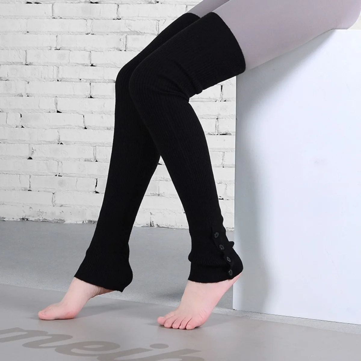 Women's Extra Long Knee High Yoga Socks - Thermal Leg Warmers Non-Slip Grip Sports Booties for Pilates Dance Winter Warmth​