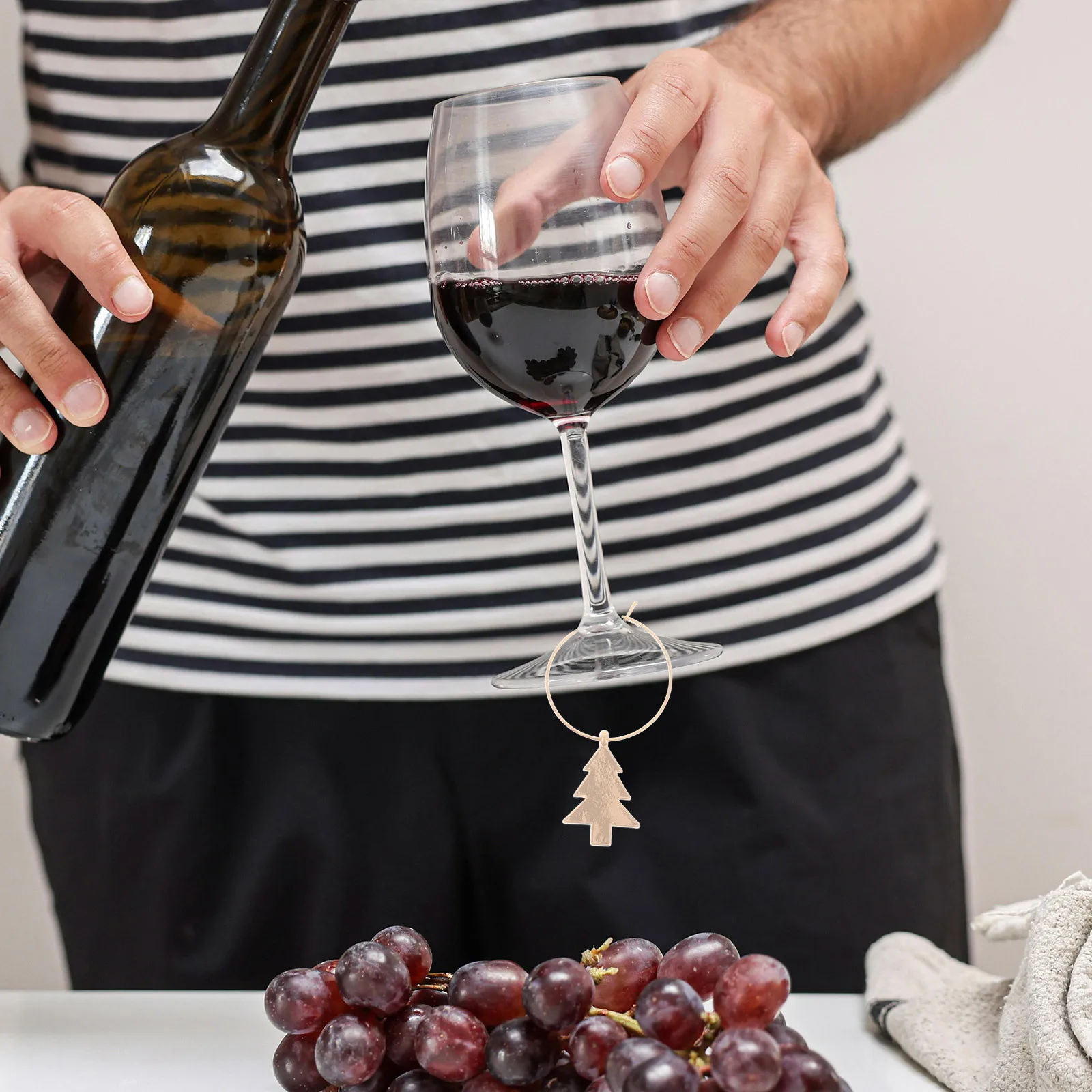 

6Pcs Christmas Metal Wine Glass Rings Party Decoration Xmas Festive Drink Markers Wine Glass Label Tags